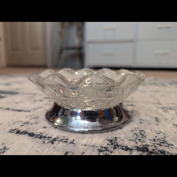 Vintage Glass Pedestal Condiment Dish, Made In England! - Picture 5 of 6